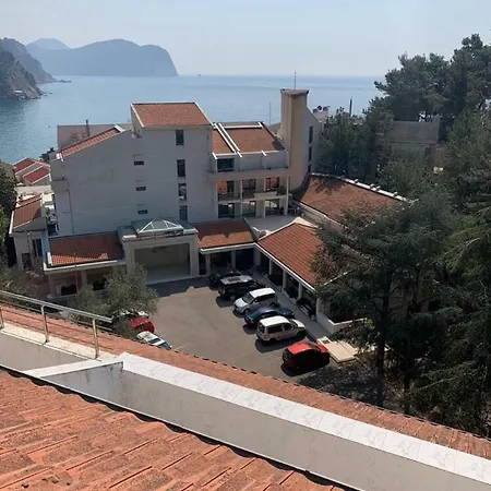 شقة Apartman Sa 2 Spavace Sobe I Pogledom Na More بودغوريتْسا