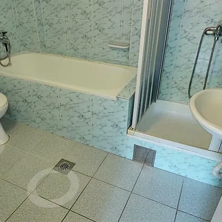 Apartman Sa 2 Spavace Sobe I Pogledom Na More بودغوريتْسا
