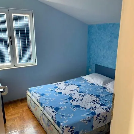 Apartman Sa 2 Spavace Sobe I Pogledom Na More Podgorica