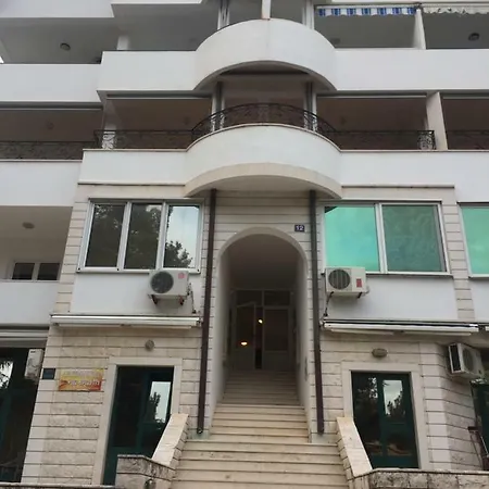 شقة Apartman Sa 2 Spavace Sobe I Pogledom Na More *